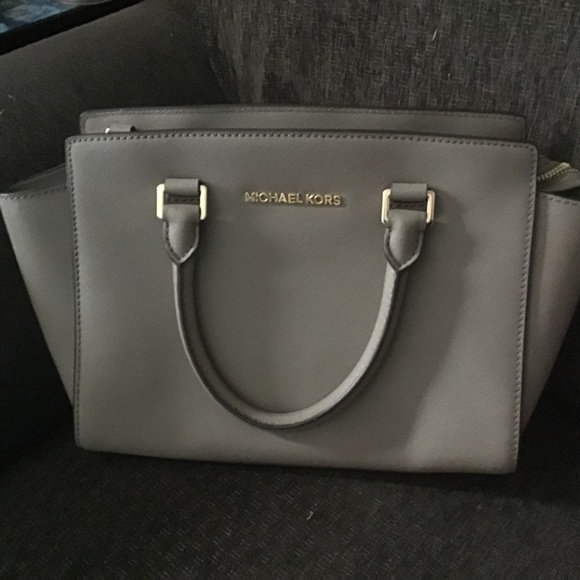 MICHAEL KORS | Selma Bag Taupe Leather - Picture 1 of 13